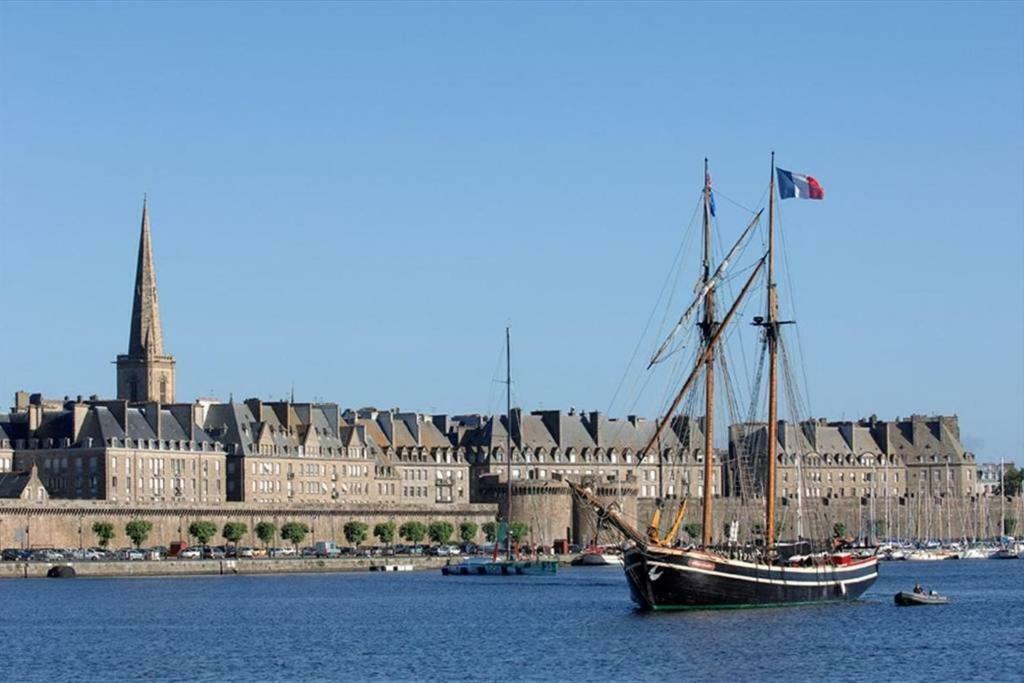 Maison Pontorson Eksteriør billede